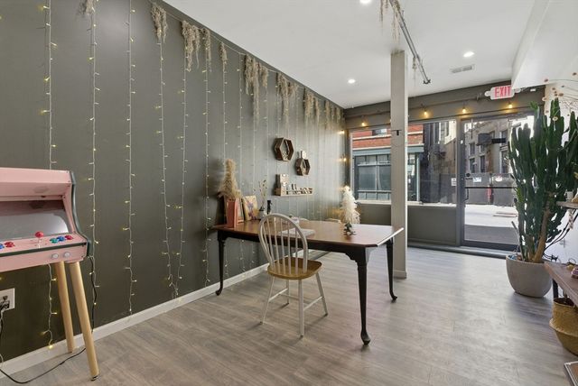 15-17 Kearney Sq 209, Lowell, MA 01852