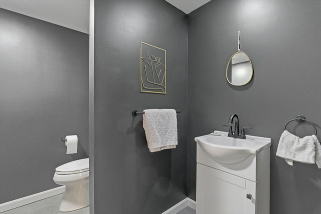 15-17 Kearney Sq 209, Lowell, MA 01852