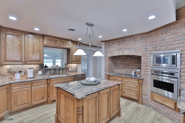 133 County Road 143, Lawn, TX 79530