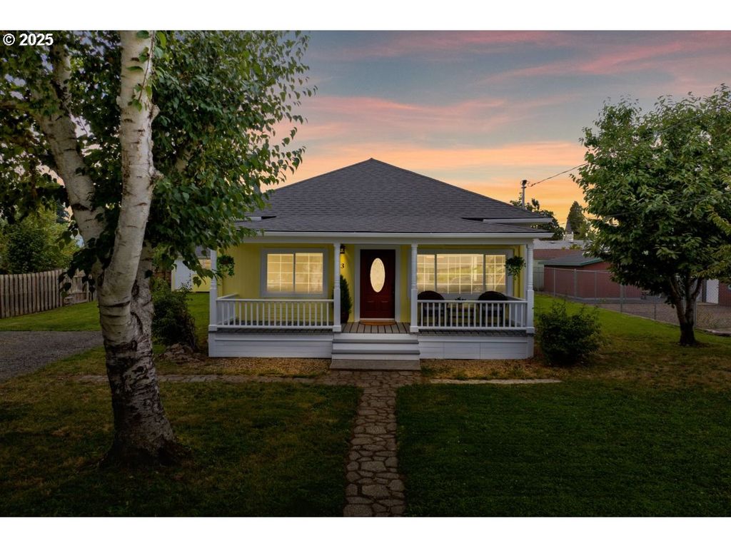53 S 3RD St, Creswell, OR 97426