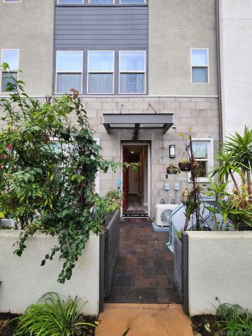 16755 Coyote Bush Dr 93, San Diego, CA 92127