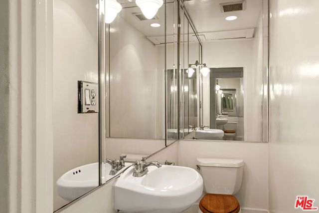 358 N San Vicente Boulevard, West Hollywood, CA 90048
