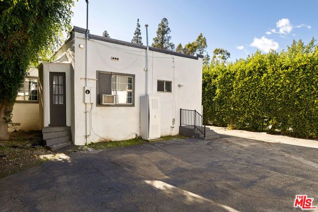 358 N San Vicente Boulevard, West Hollywood, CA 90048