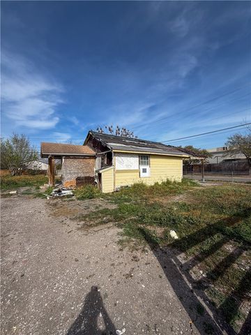 3037 Macarthur St, Corpus Christi, TX 78405