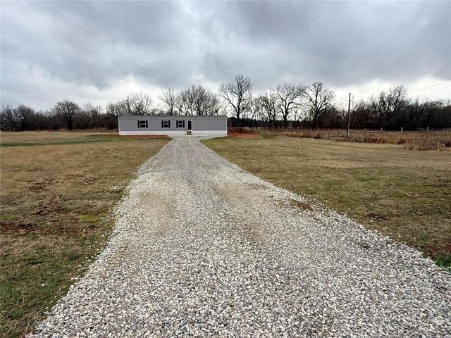 43249 E Garretts Lake Road, Shawnee, OK 74804