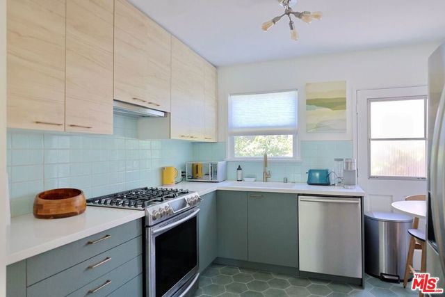 510 Venice Way, Los Angeles, CA 90291