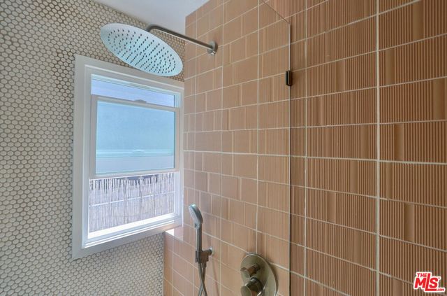 510 Venice Way, Los Angeles, CA 90291