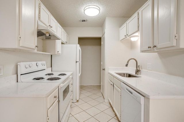 10265 Aurora Drive, Fort Worth, TX 76108