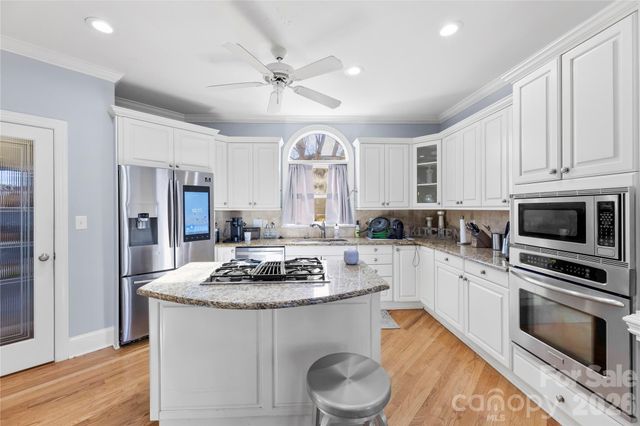 16300 Autumn Creek Court, Charlotte, NC 28278