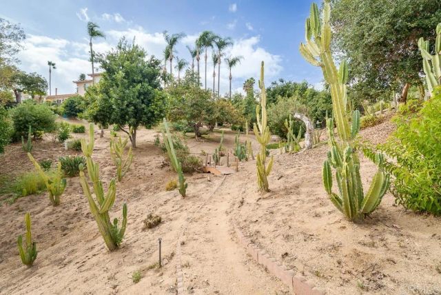 2719 Via Del Robles, Fallbrook, CA 92028