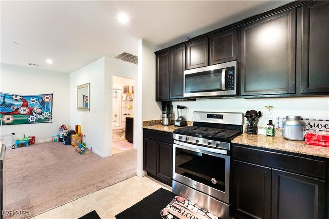 4636 Dover Straight Street, Las Vegas, NV 89115