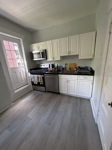 5 Winchester 202, Brookline, MA 02446
