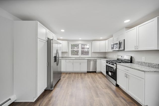 60 North High Street, Derry, NH 03038