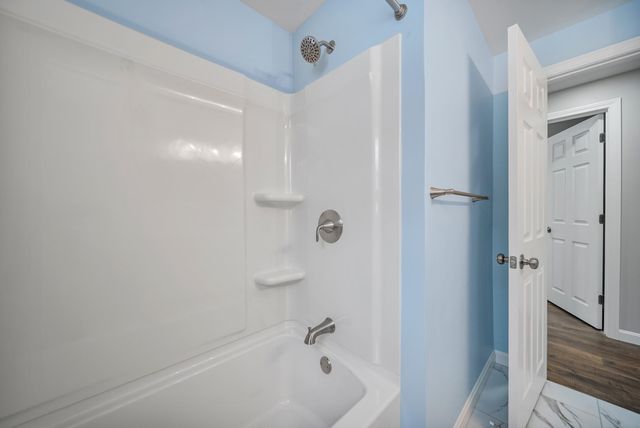 60 North High Street, Derry, NH 03038