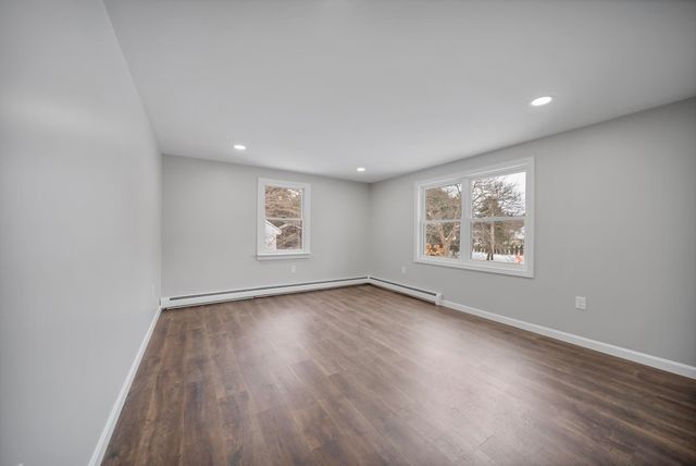 60 North High Street, Derry, NH 03038