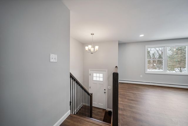 60 North High Street, Derry, NH 03038