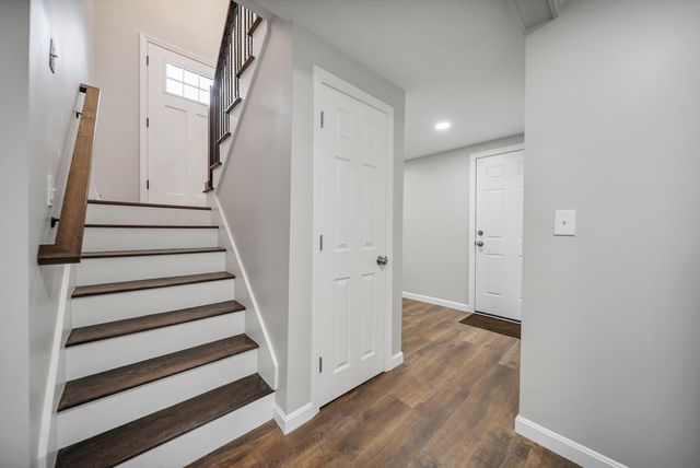 60 North High Street, Derry, NH 03038