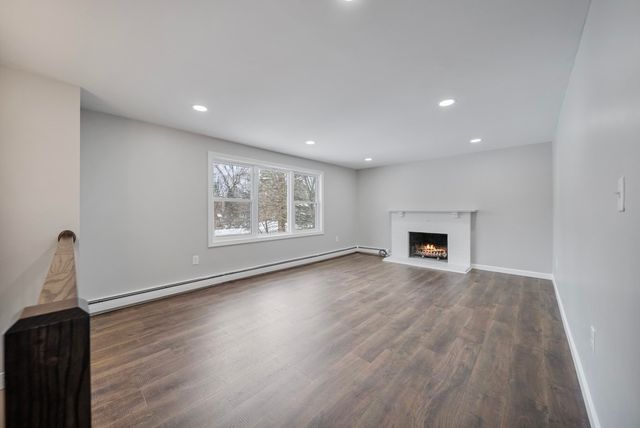 60 North High Street, Derry, NH 03038