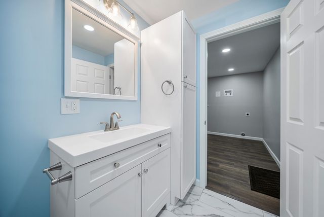 60 North High Street, Derry, NH 03038