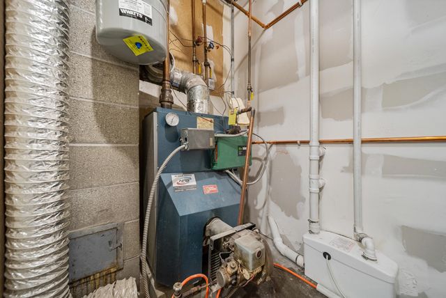 60 North High Street, Derry, NH 03038