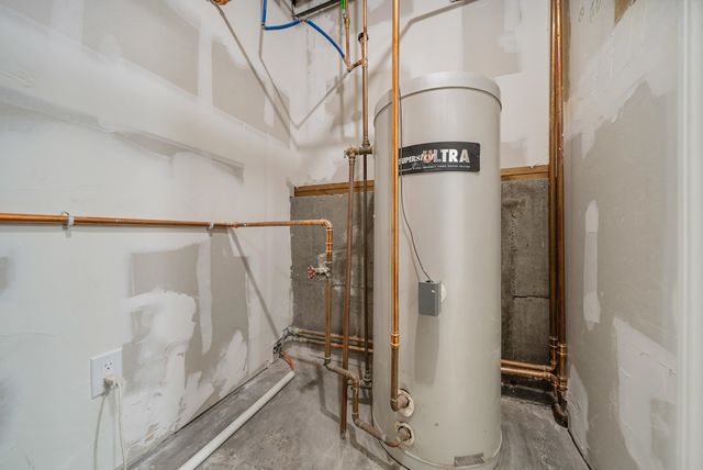 60 North High Street, Derry, NH 03038