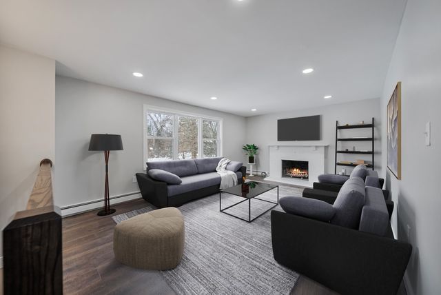 60 North High Street, Derry, NH 03038