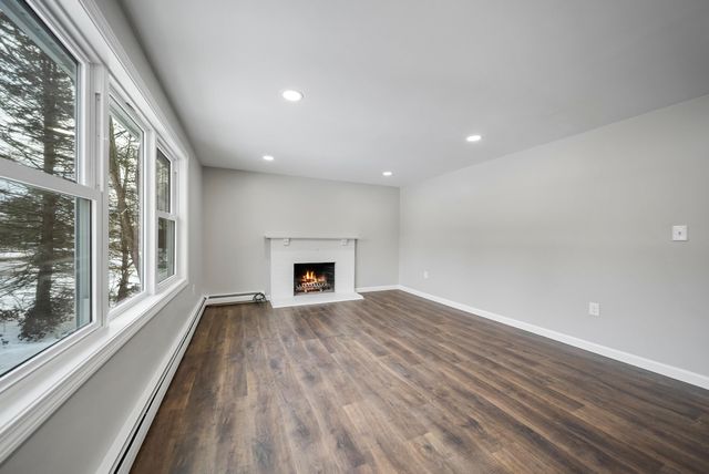 60 North High Street, Derry, NH 03038