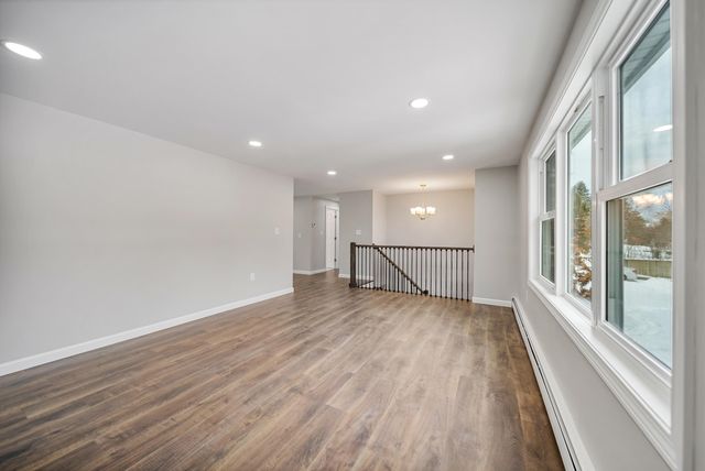 60 North High Street, Derry, NH 03038