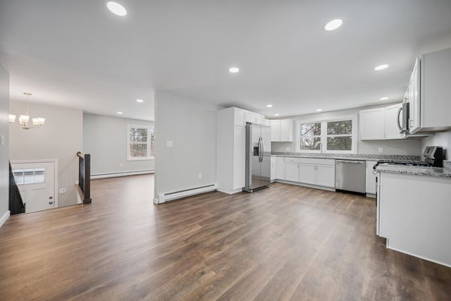 60 North High Street, Derry, NH 03038