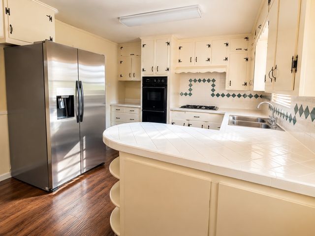 5016 Sabelle Lane, Haltom City, TX 76117