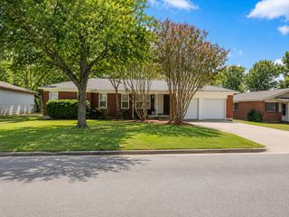 5016 Sabelle Lane, Haltom City, TX 76117