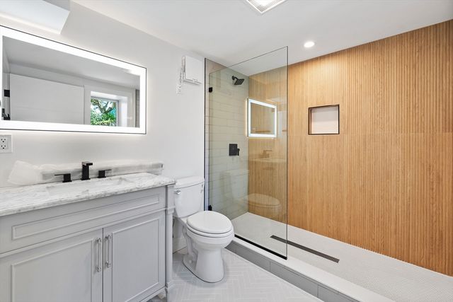 290 Washington A, Marblehead, MA 01945