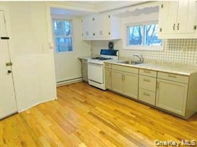 37 ROOSEVELT Avenue 1, Poughkeepsie, NY 12601