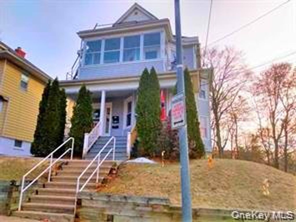 37 ROOSEVELT Avenue 1, Poughkeepsie, NY 12601