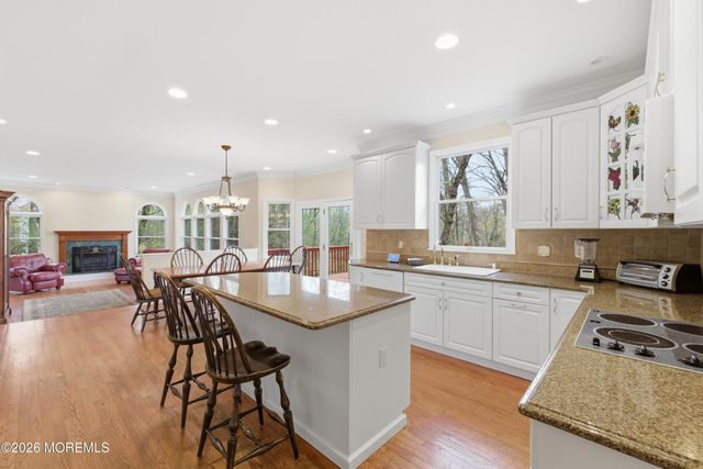 5 Maple Knoll Lane, Manalapan, NJ 07726