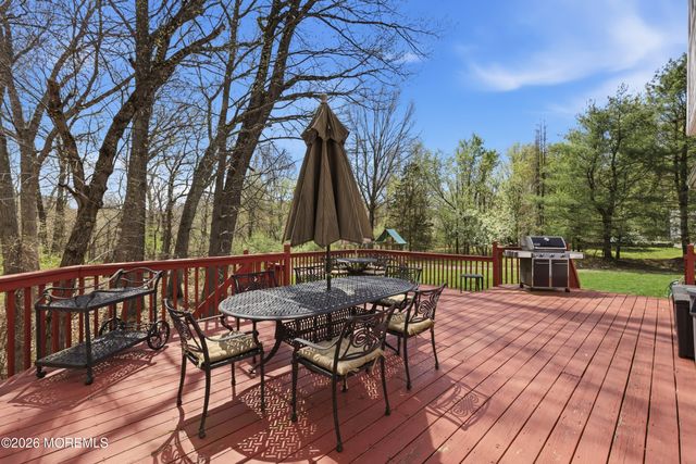 5 Maple Knoll Lane, Manalapan, NJ 07726