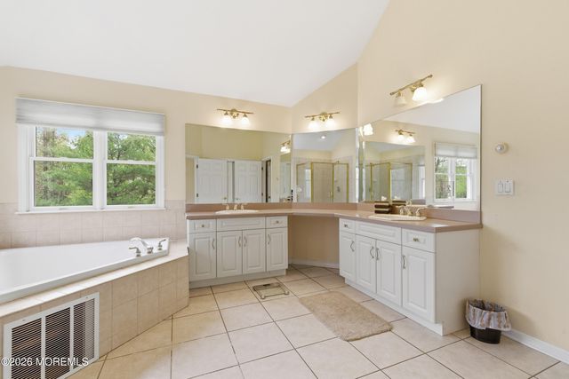 5 Maple Knoll Lane, Manalapan, NJ 07726