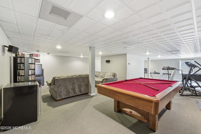 5 Maple Knoll Lane, Manalapan, NJ 07726