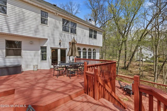 5 Maple Knoll Lane, Manalapan, NJ 07726