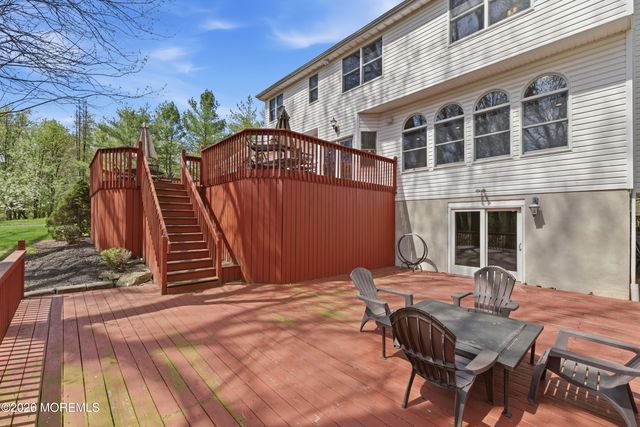 5 Maple Knoll Lane, Manalapan, NJ 07726