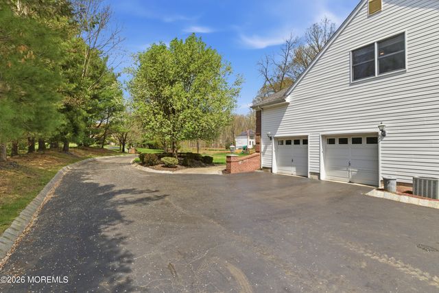 5 Maple Knoll Lane, Manalapan, NJ 07726