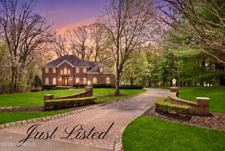 5 Maple Knoll Lane, Manalapan, NJ 07726