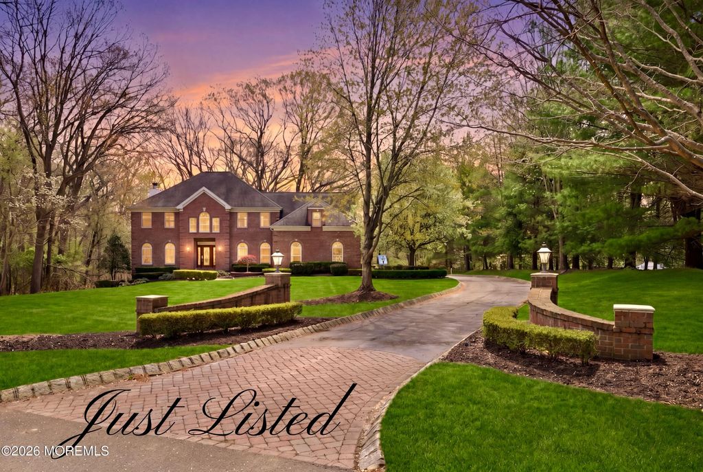 5 Maple Knoll Lane, Manalapan, NJ 07726