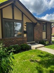 1S272 Stratford Lane, Villa Park, IL 60181