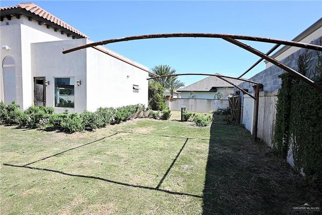 1105 Travis Street, Mission, TX 78572