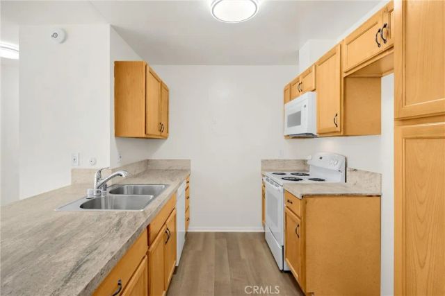 2521 W Sunflower Avenue R8, Santa Ana, CA 92704