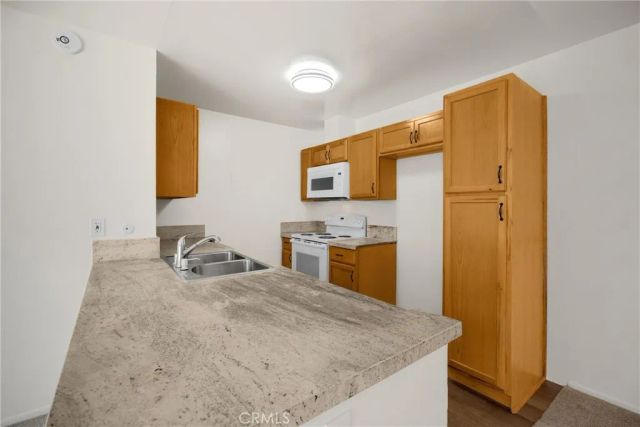 2521 W Sunflower Avenue R8, Santa Ana, CA 92704