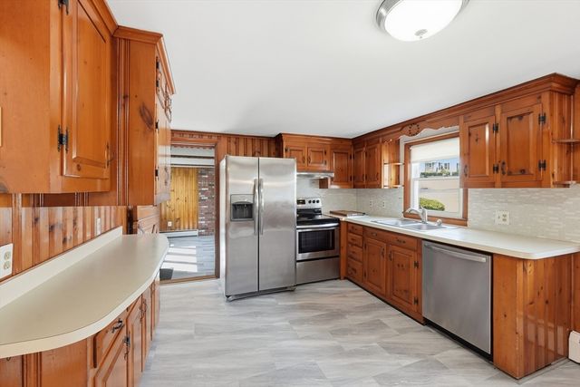 113 North St, Shrewsbury, MA 01545