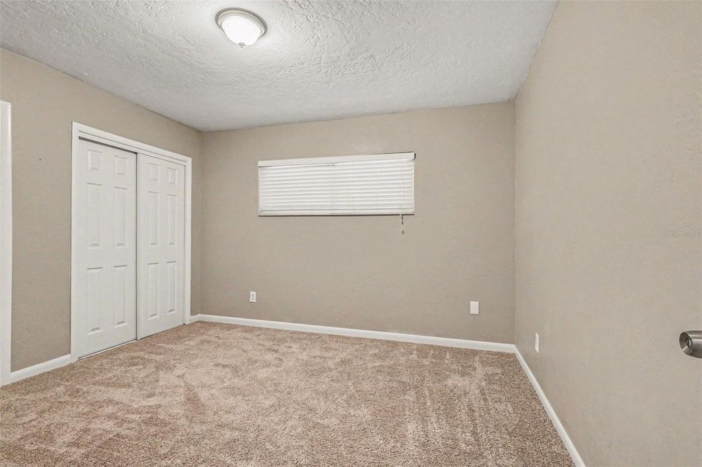 Image 11 of property listing at 4643 VALLEY VIEW DRIVE W, Lakeland, FL 33813