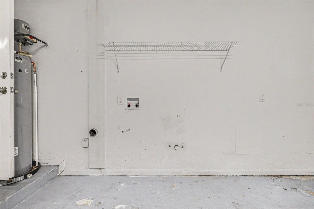 Image 13 of property listing at 4643 VALLEY VIEW DRIVE W, Lakeland, FL 33813